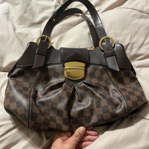 Authentic Louis Vuitton. Great condition and barely used. Comes with dust bag.